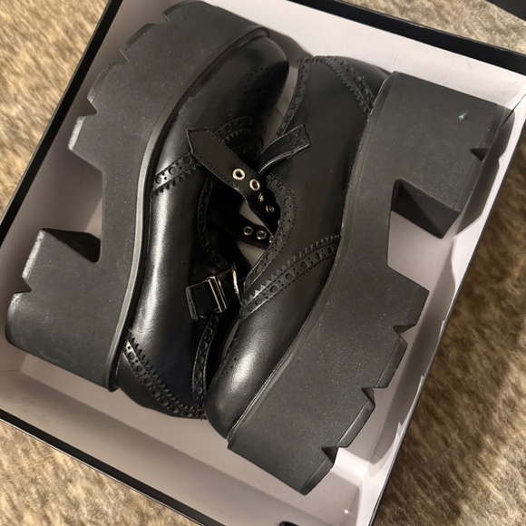 Lamoda Hit Record Mary Jane platforms 9 nib. - Picture 3 of 7